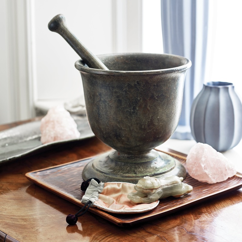 Le Fer cast iron large mortar and pestle