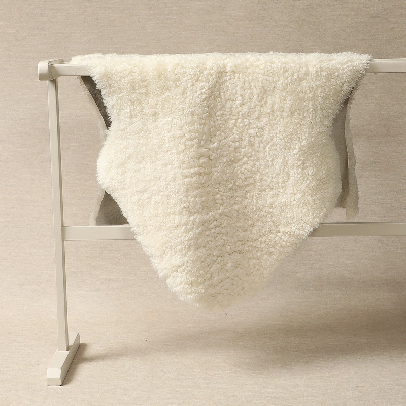 Ivory Curly Short-Wool New Zealand Sheepskin