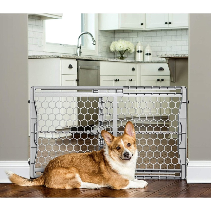 Carlson Pet Products Easy Fit Wide Plastic Expandable Pet Gate, Fits 22 to 42