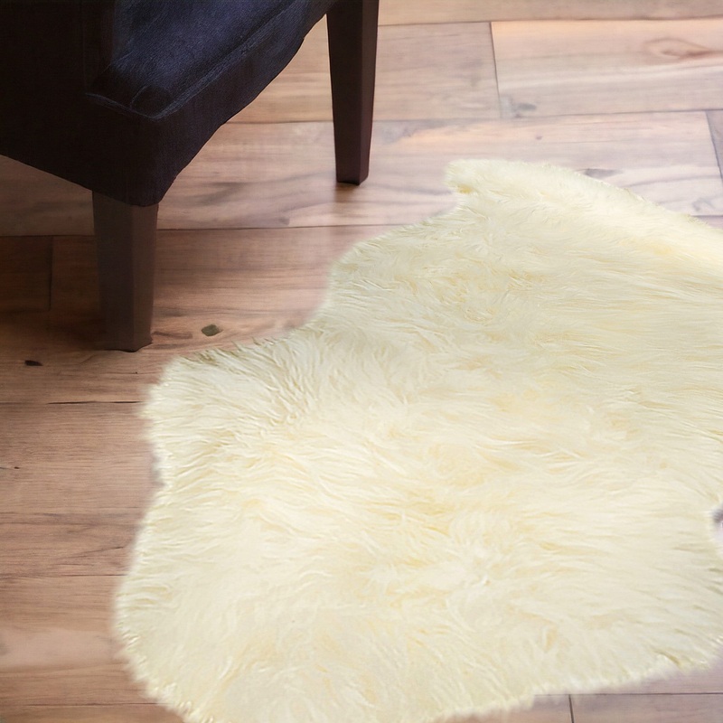 “2′ x 3′ Ivory Sheepskin Rug – Luxurious & Hypoallergenic”