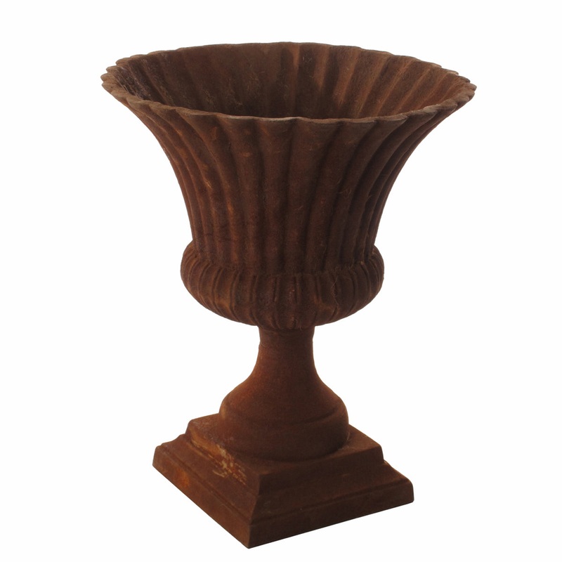 Ribbed Urn, Rust – Medium