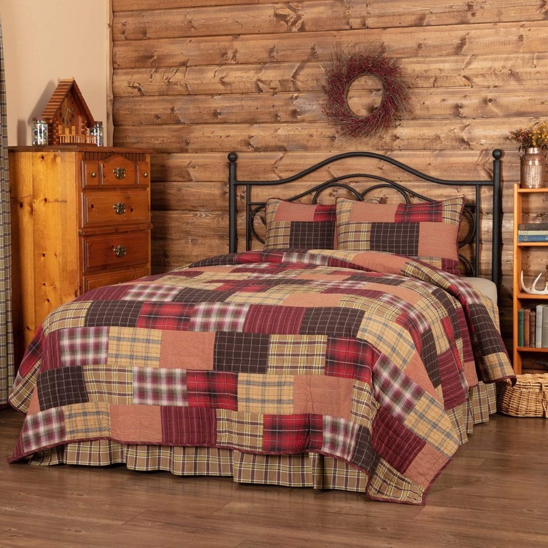 Wyatt King Quilt Set; 1-Quilt 105Wx95L w/2 Shams 21×37